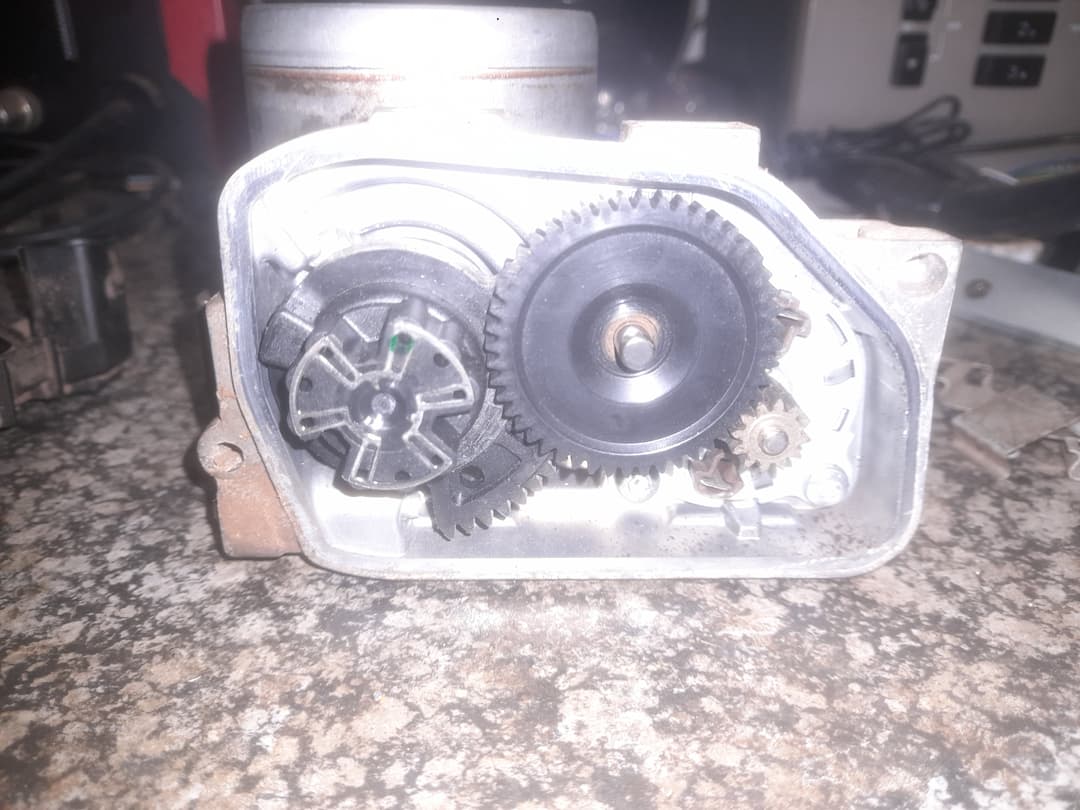 Bosch 03F133062B Throttle Body motor and gears