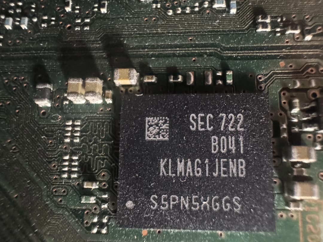 Emmc chip on mainboard