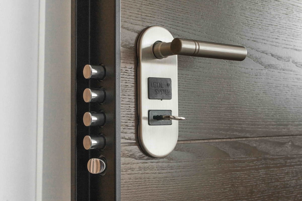 Door lock with smart control capabilities
